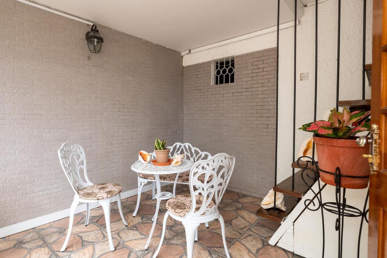 Janes' Serenity Guesthouse Anse a La Mouche Екстер'єр фото