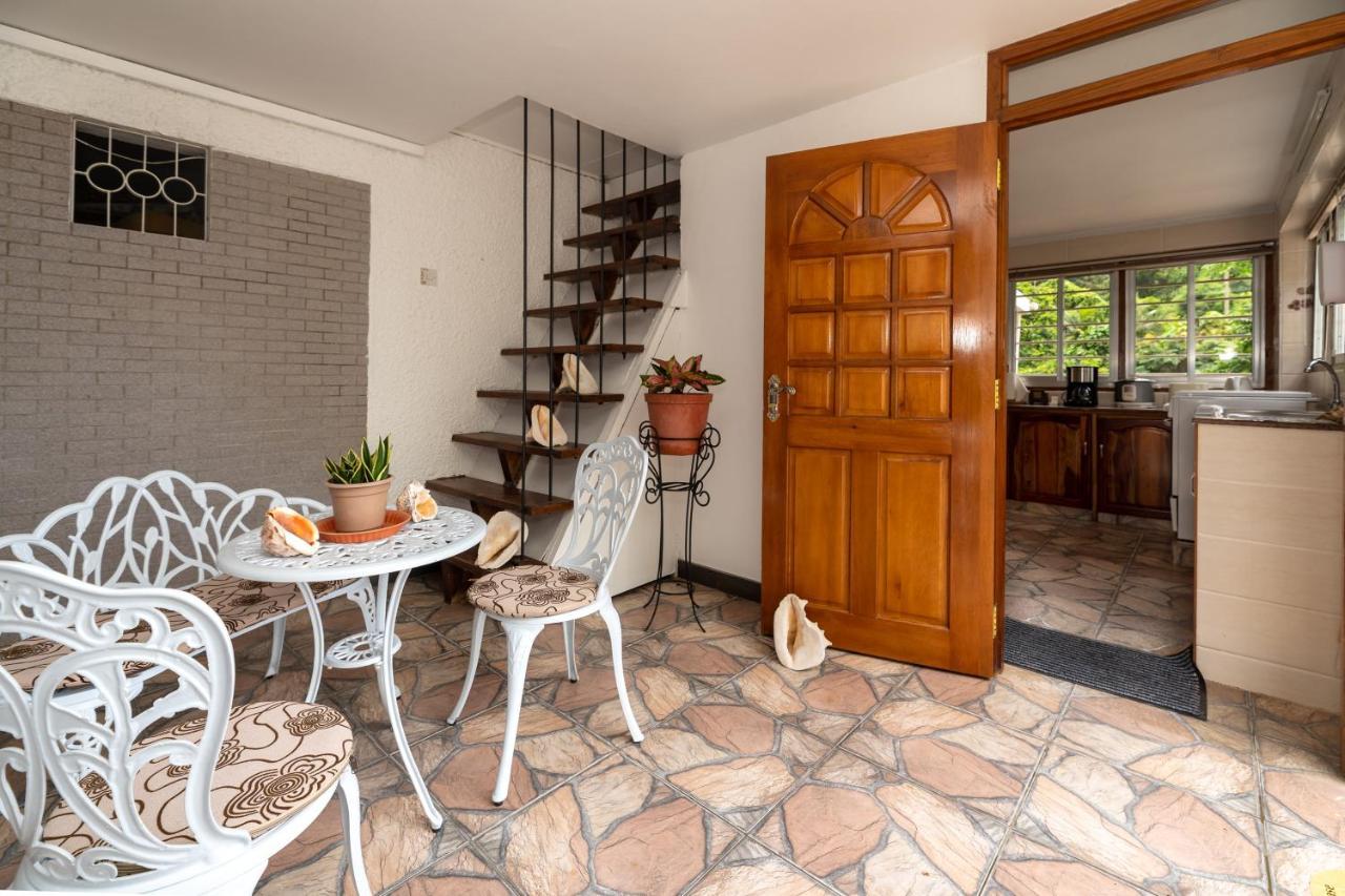 Janes' Serenity Guesthouse Anse a La Mouche Екстер'єр фото